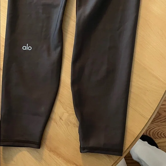 ALO Yoga 7/8 High Waist Air Lift Legging.  S.  Espresso. - Picture 5 of 5